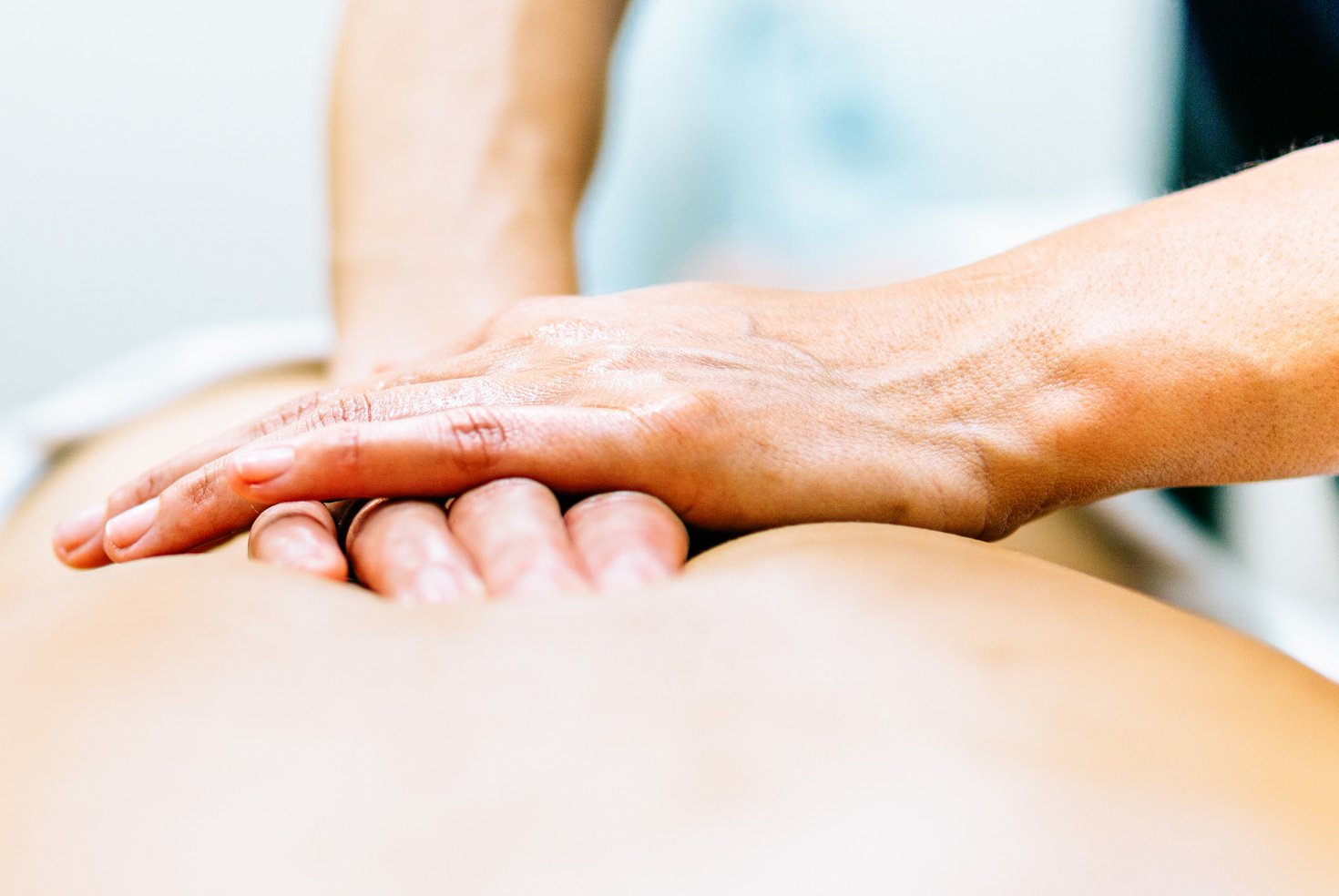 Decontracting back massage - Detail of hands on the back of a professional masseuse